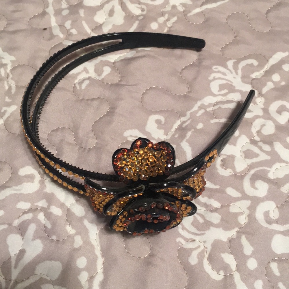 Vintage gold and black hair